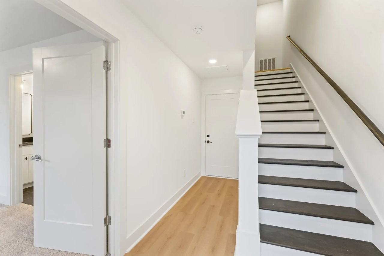 608 Markham St - Photo 2 of 20