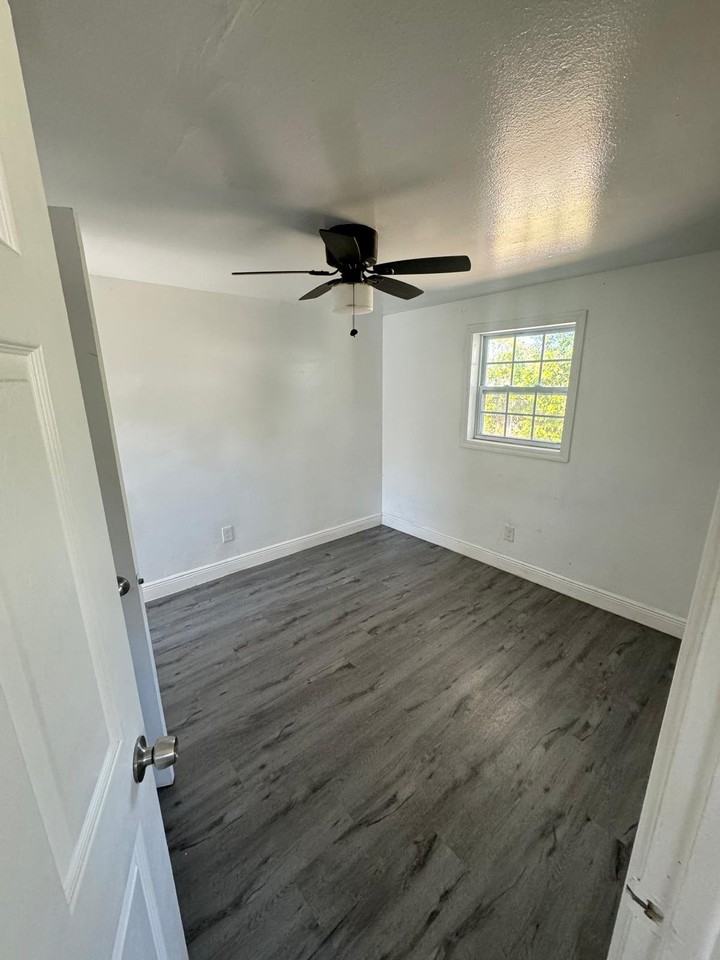 4421 N Clark Ave #C - Photo 2 of 7