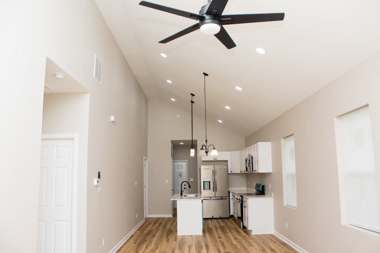 2109 Singleton St - Photo 2 of 20