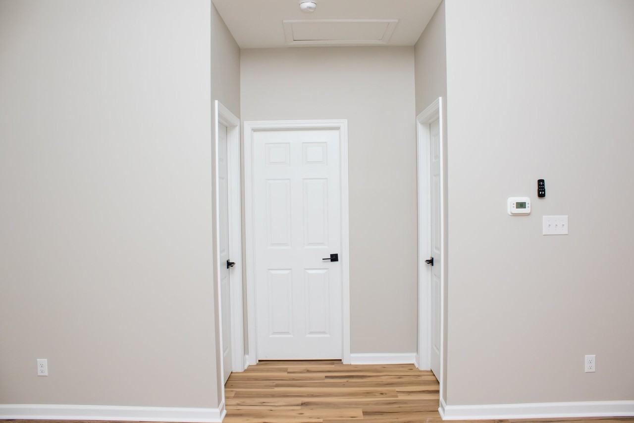 2109 Singleton St - Photo 3 of 20