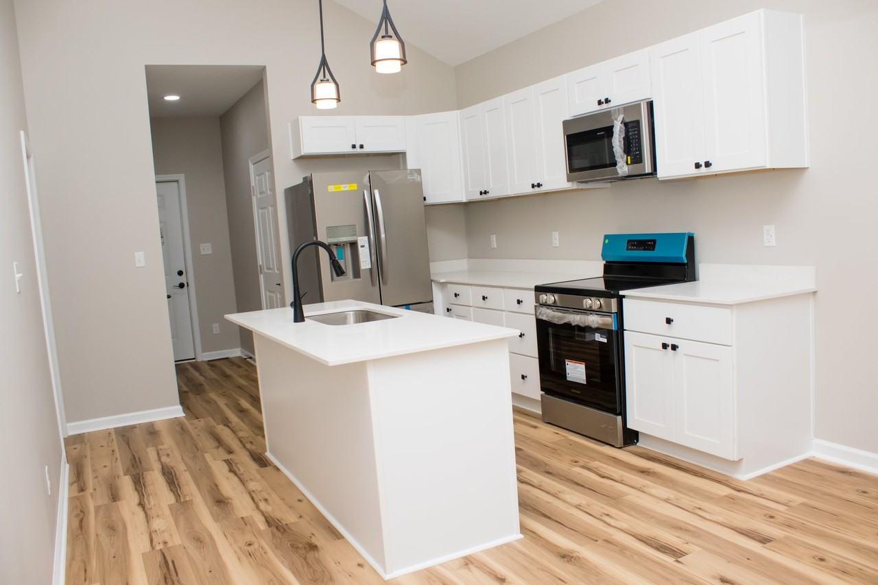 2109 Singleton St - Photo 5 of 20