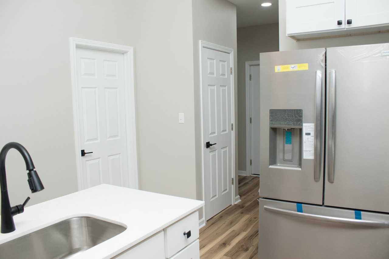 2109 Singleton St - Photo 6 of 20