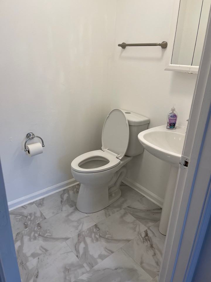 2312 N Nagle Ave - Photo 6 of 29
