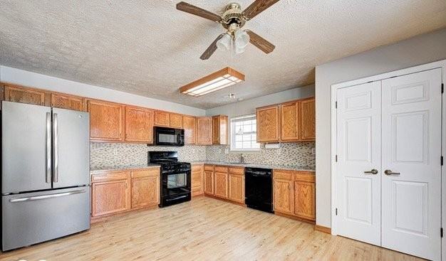 2102 Yosemite Dr - Photo 2 of 9