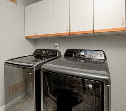 2102 Yosemite Dr - Photo 3 of 9
