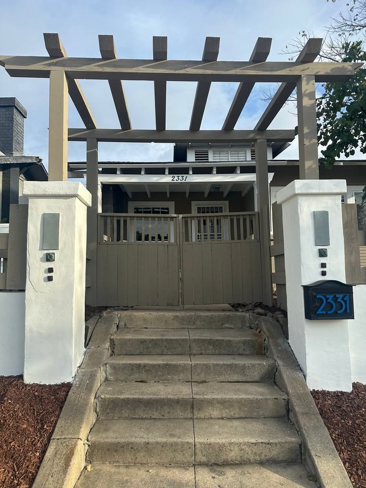 2331 University Ave - Photo 2 of 15