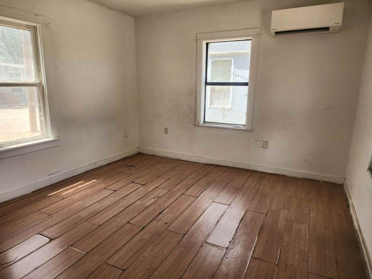 712 E Brazos St - Photo 3 of 7
