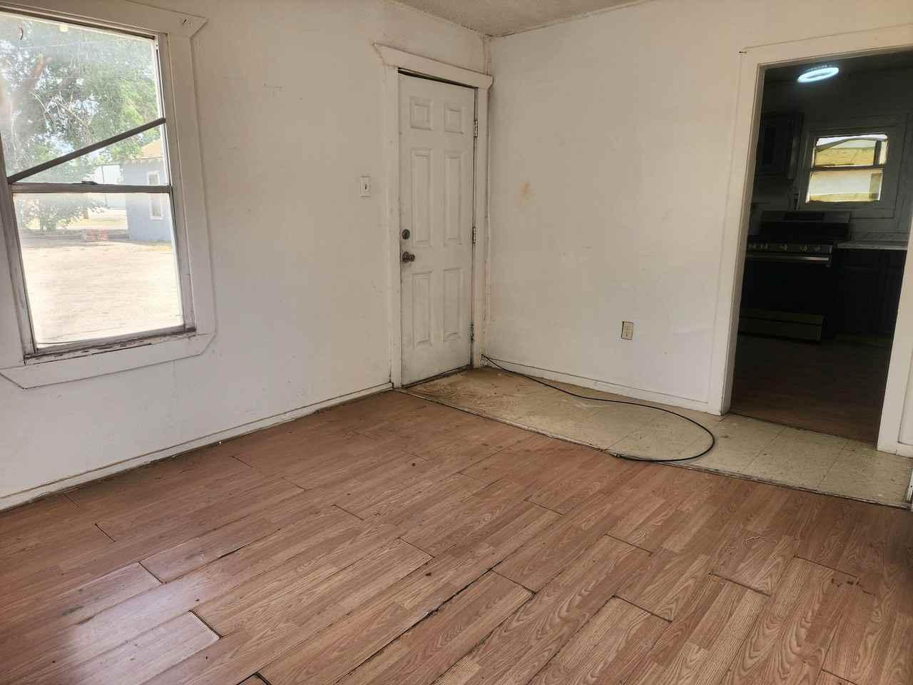 712 E Brazos St - Photo 4 of 7