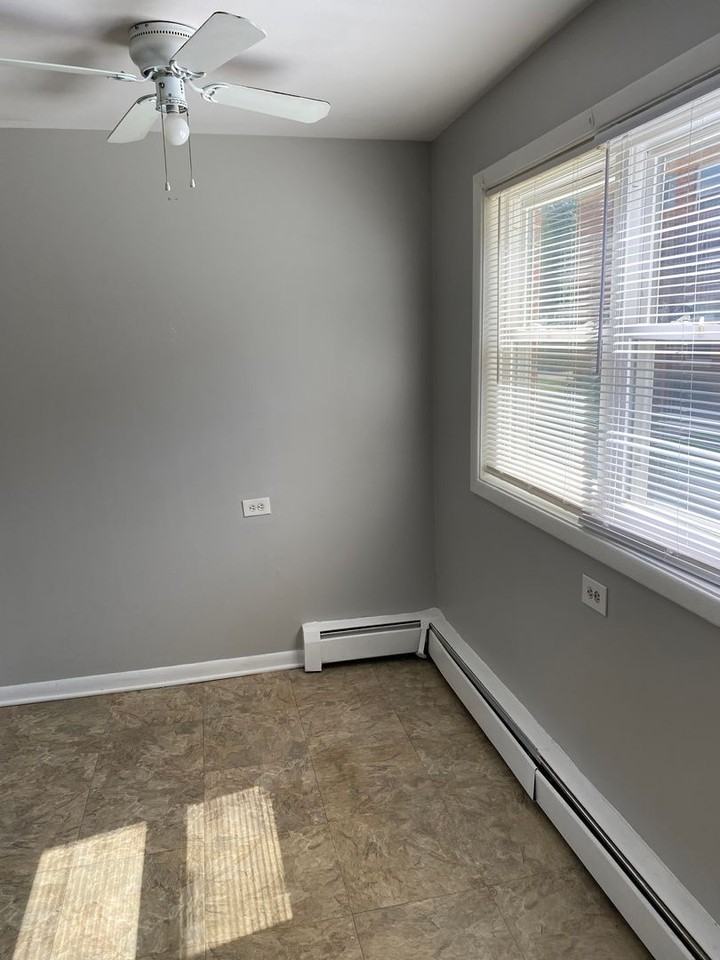 Palatine Park Apartments - Photo 7 of 22