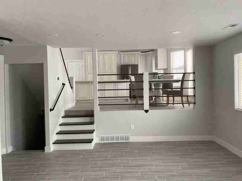586 Es - Photo 7 of 30