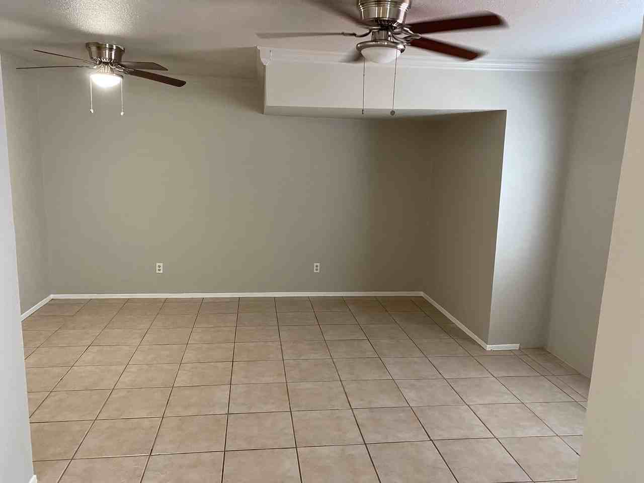 317 Vivian Dr - Photo 7 of 23