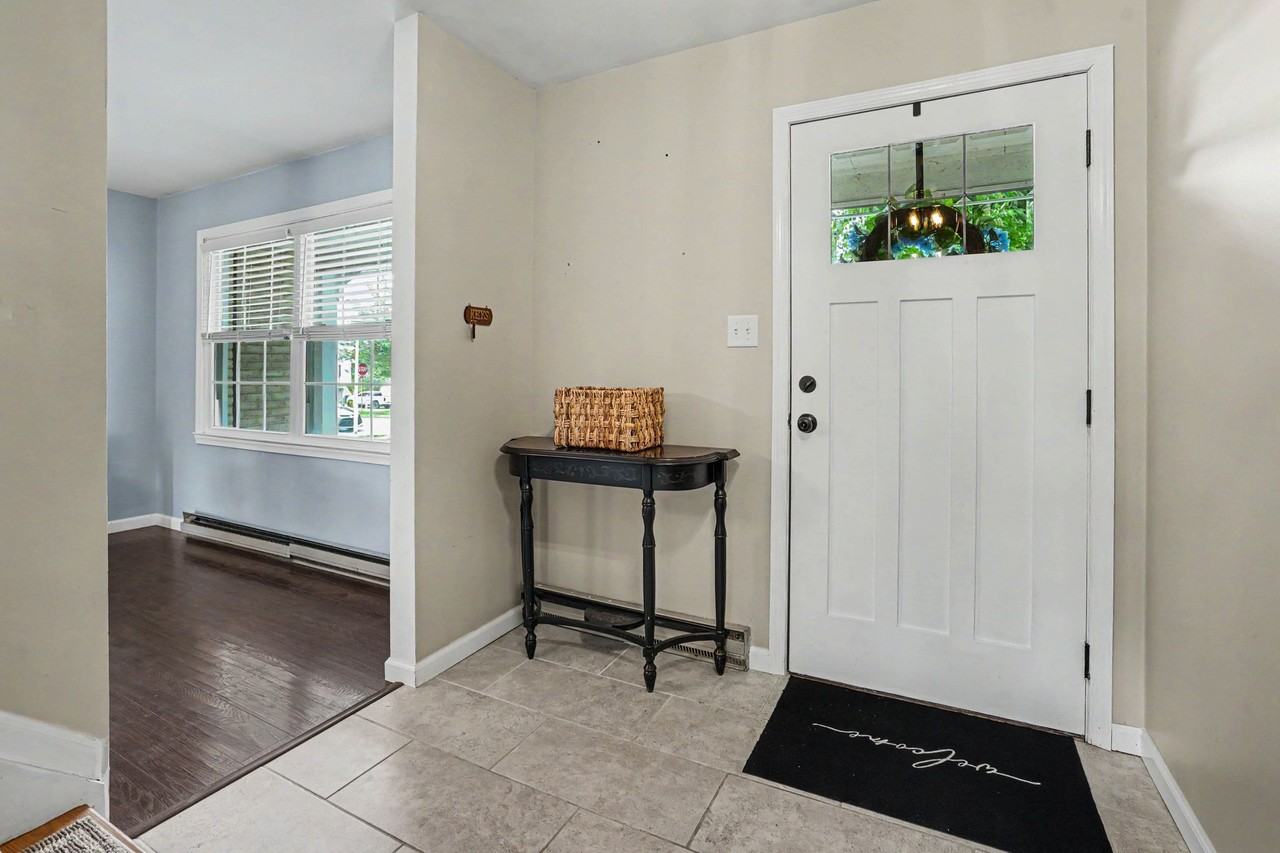 413 Pawnee Dr - Photo 2 of 20