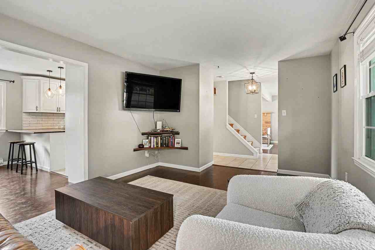 413 Pawnee Dr - Photo 4 of 20