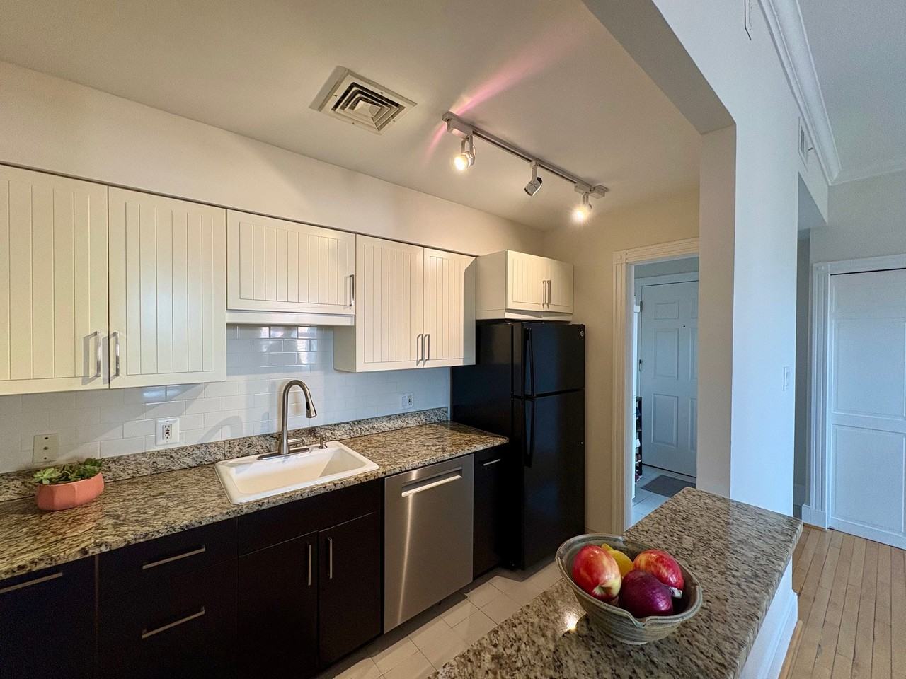 918 Spruce St #8 - Photo 5 of 21
