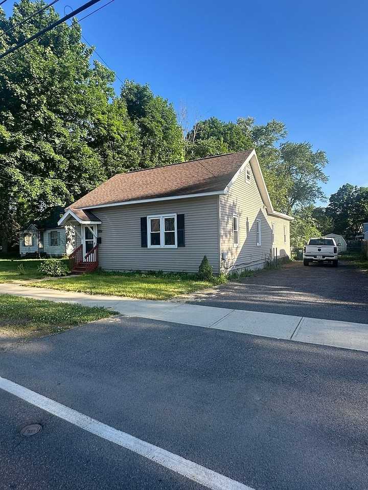 207 Church St - Photo 2 of 13