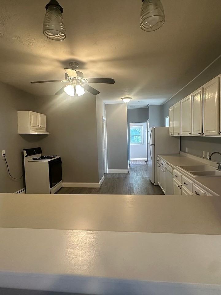 207 Church St - Photo 3 of 13