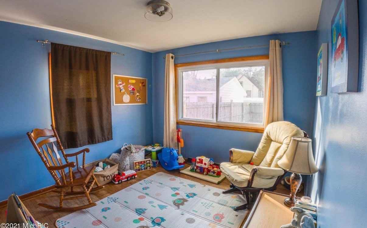 709 Hoyt St - Photo 7 of 8