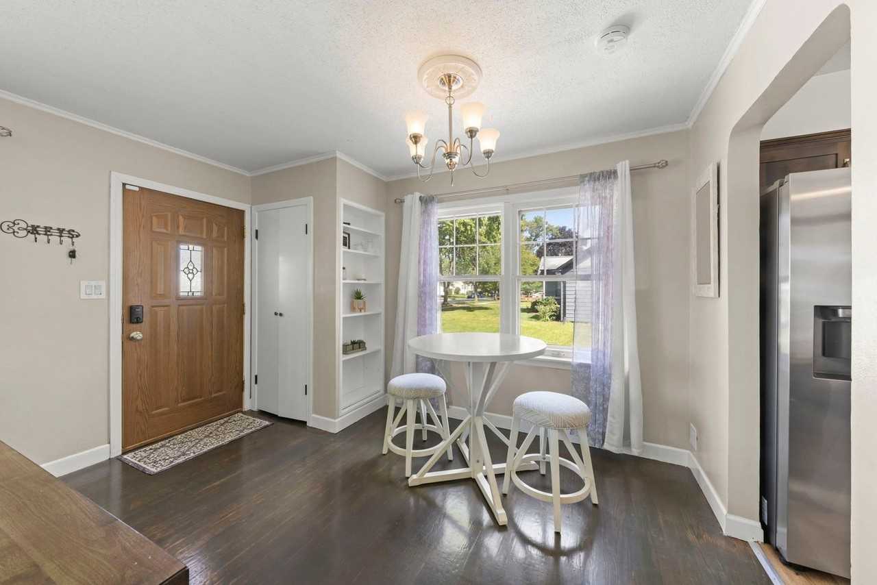 9217 Lynwood Dr - Photo 3 of 8