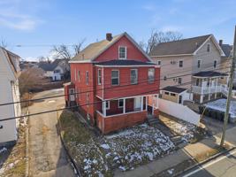 featured image of 848 Bank St #1stFL