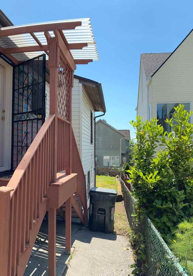 1823 S Lane St - Photo 3 of 14