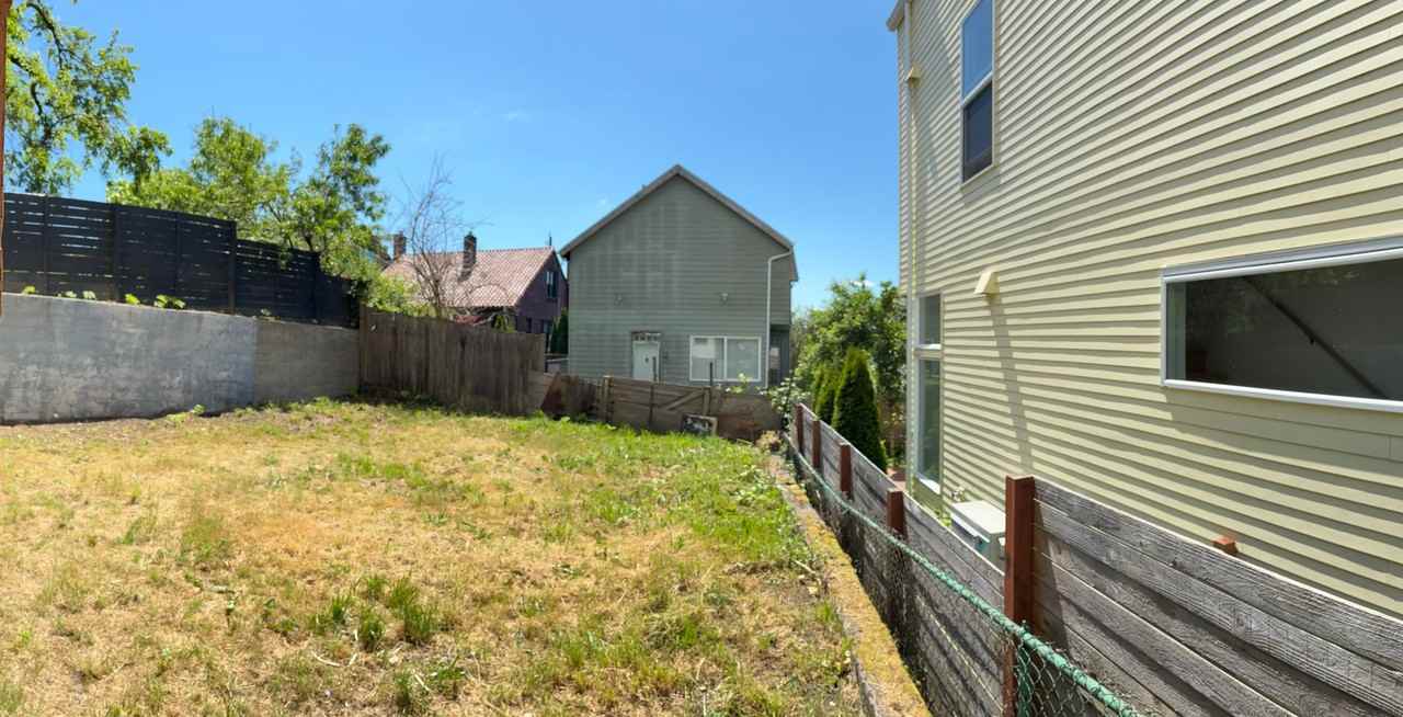 1823 S Lane St - Photo 5 of 14