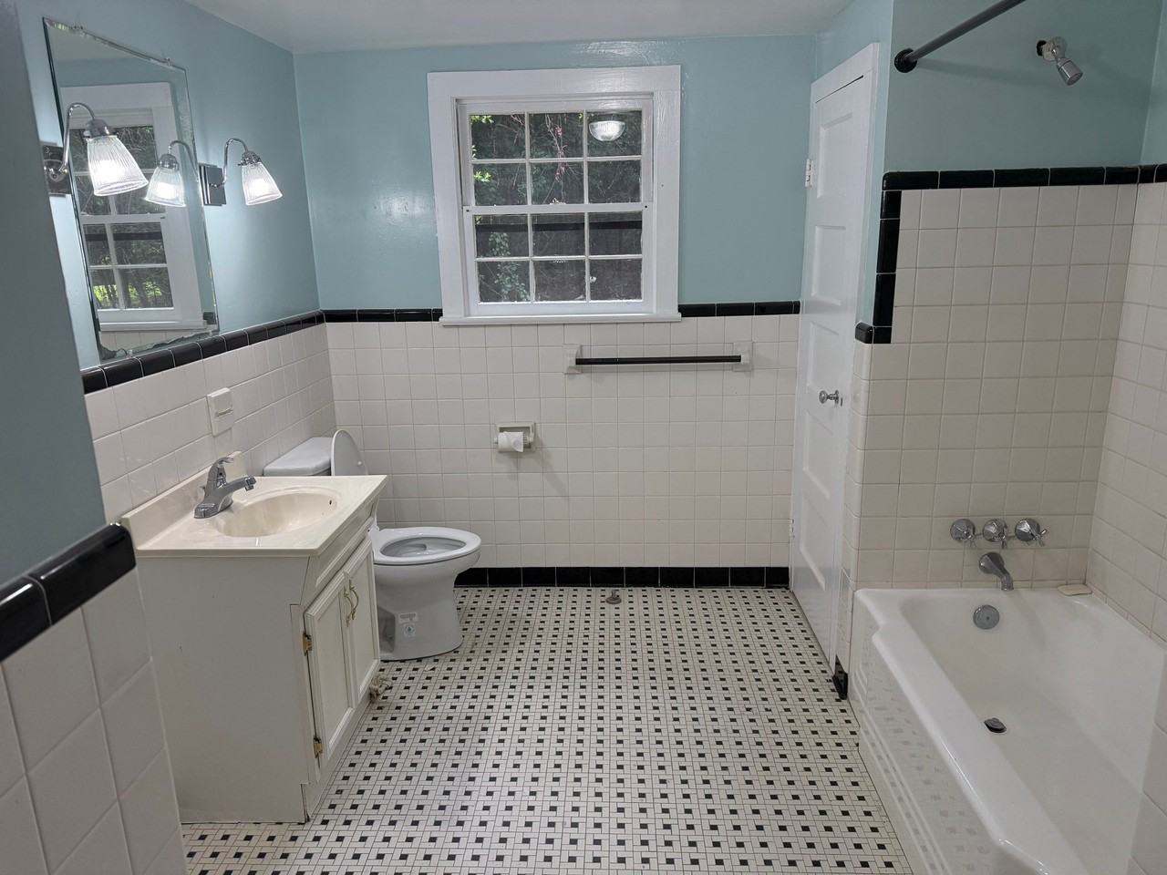 8177 Eisenhower Pkwy - Photo 6 of 12