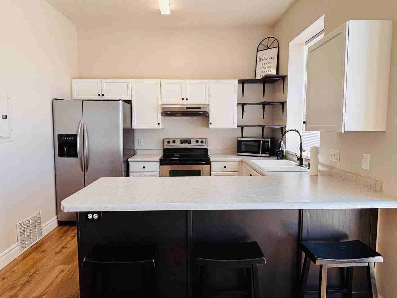 302 E Yellow Feather Dr - Photo 3 of 16