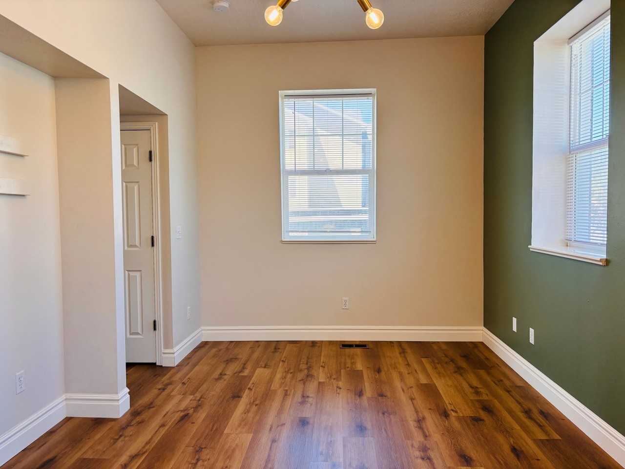302 E Yellow Feather Dr - Photo 7 of 16