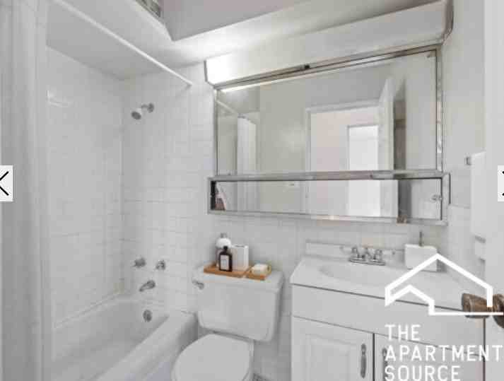 662 W Wrightwood Ave #4 - Photo 3 of 5