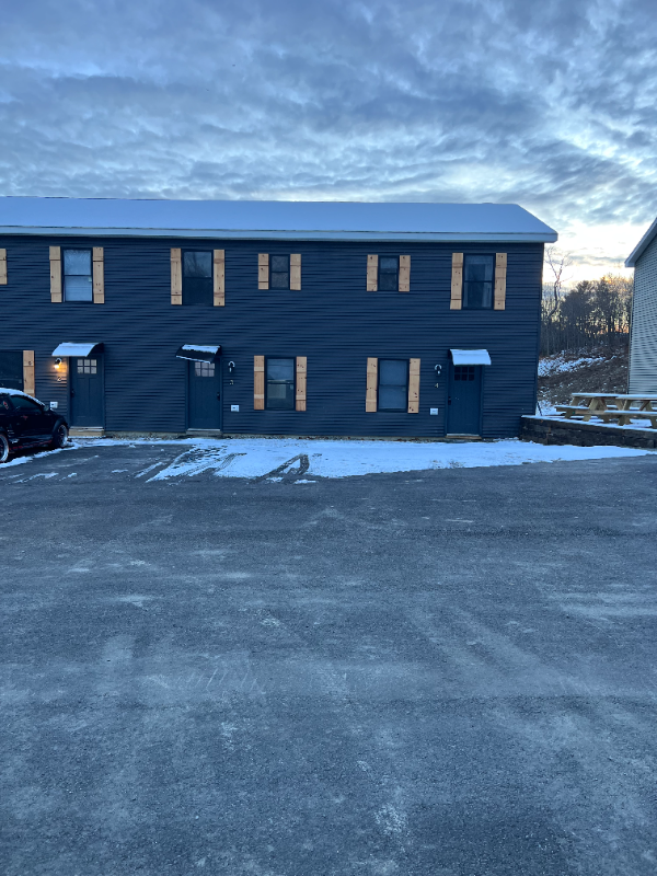 676 Main Rd N #10