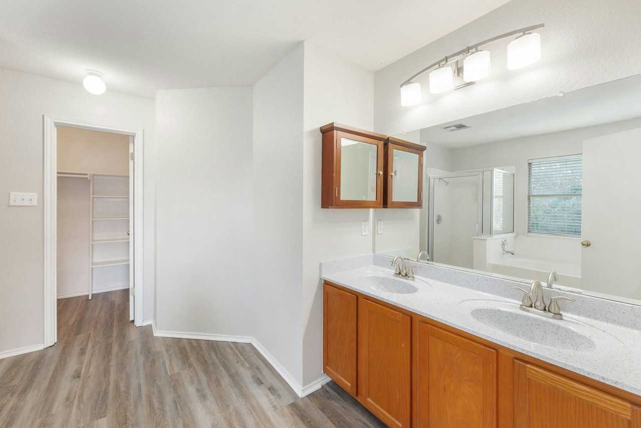 113 Matthew Dr - Photo 6 of 20