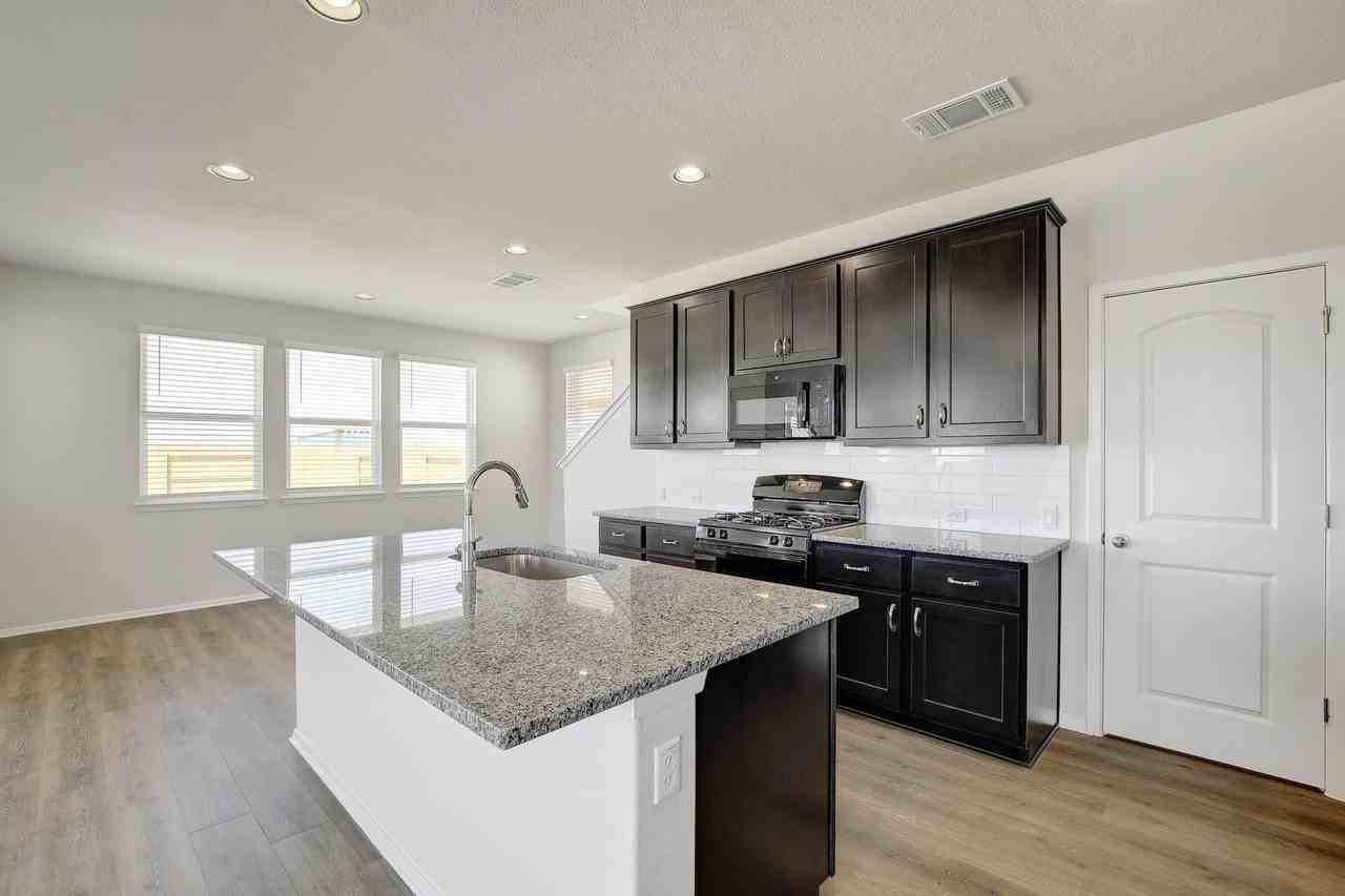 293 Tempest Trl - Photo 6 of 20