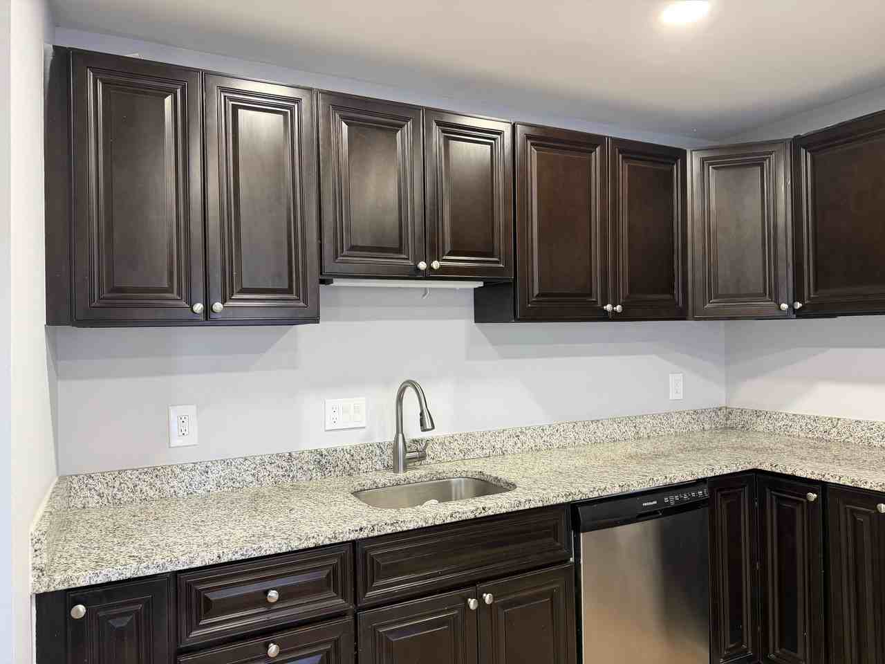 601 Colonial Ave - Photo 2 of 20