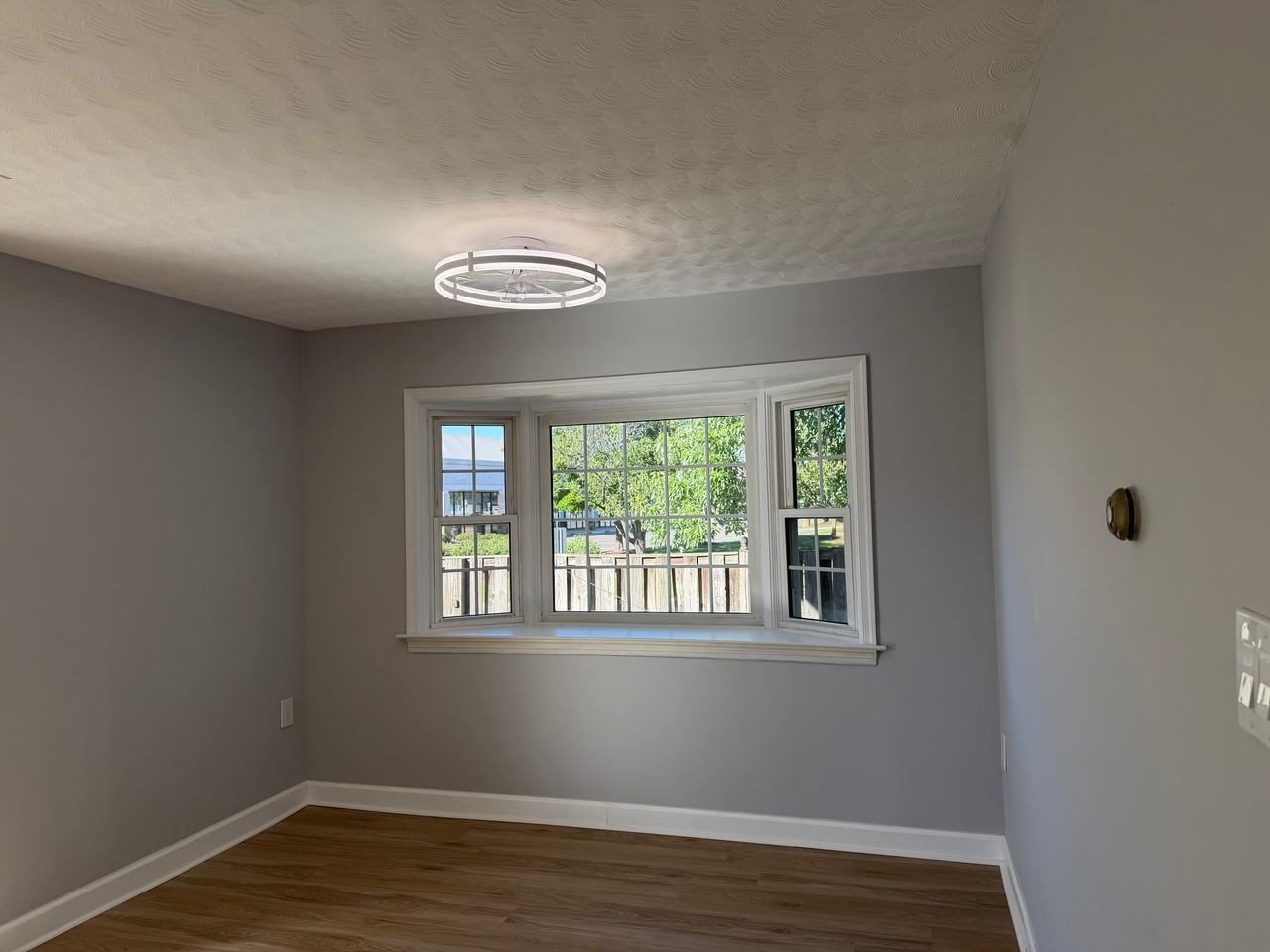 601 Colonial Ave - Photo 6 of 20