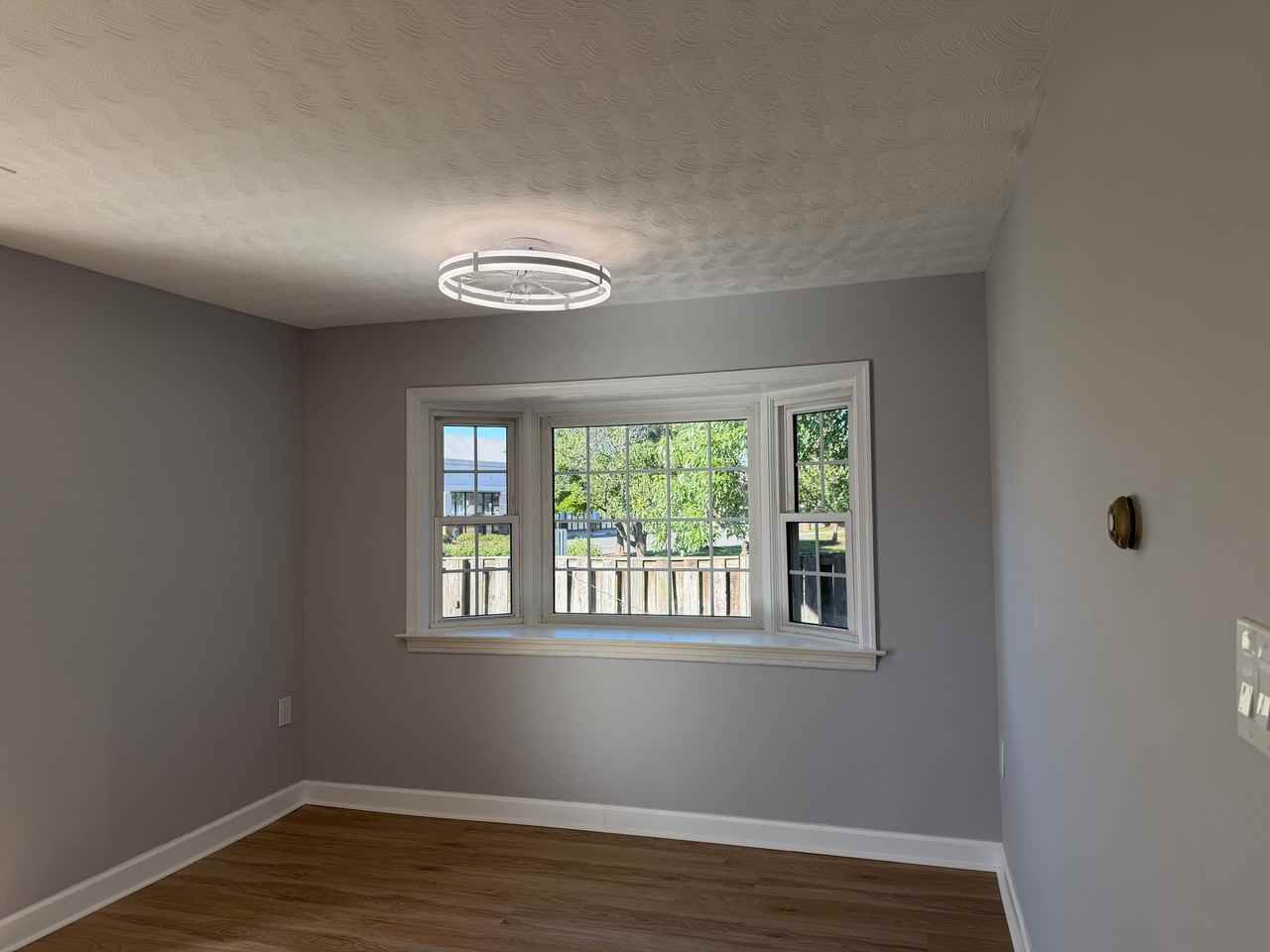 601 Colonial Ave - Photo 7 of 20