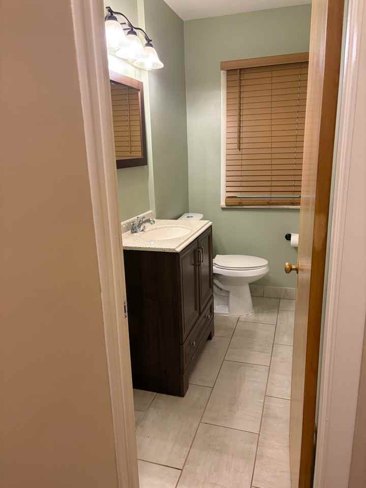 1348 Beaconfield Rd - Photo 5 of 15