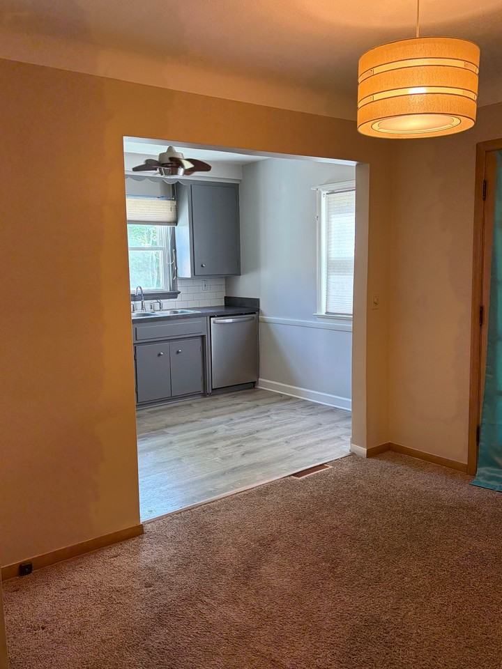 1348 Beaconfield Rd - Photo 7 of 15