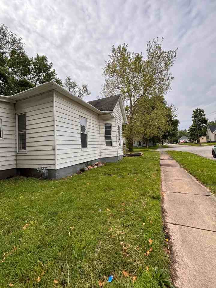 1700 E Prairie St - Photo 2 of 11