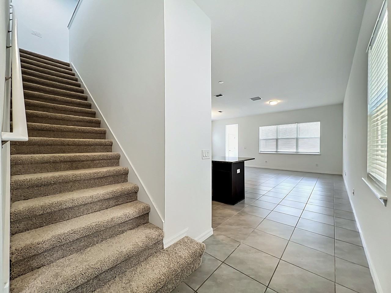 16007 Micelli Dr - Photo 2 of 20