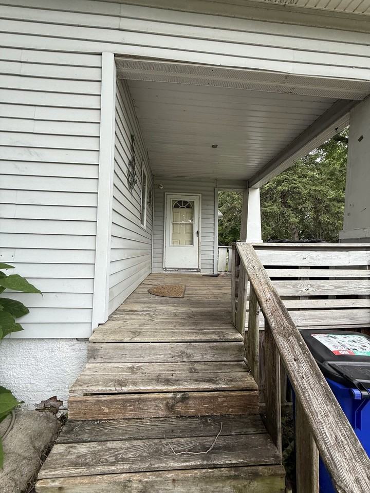 1283 S Illinois St - Photo 3 of 19