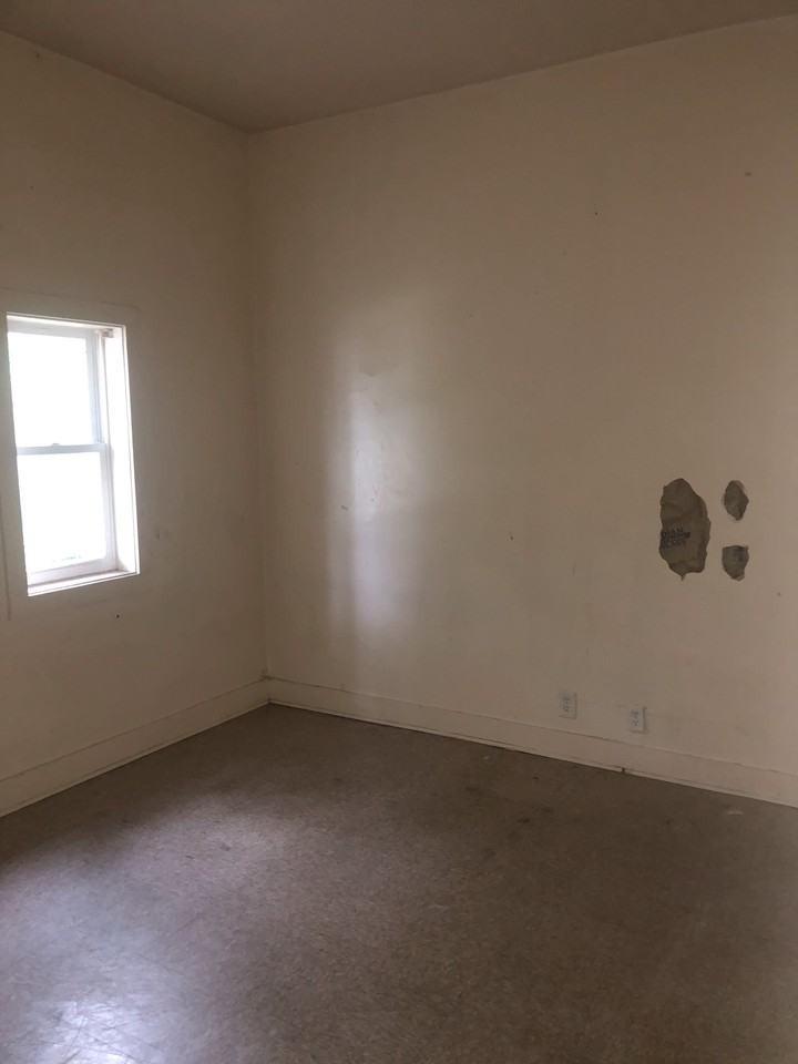 1283 S Illinois St - Photo 5 of 19