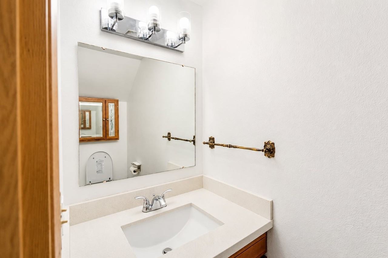 4827 S 56th St #3 - Photo 3 of 23