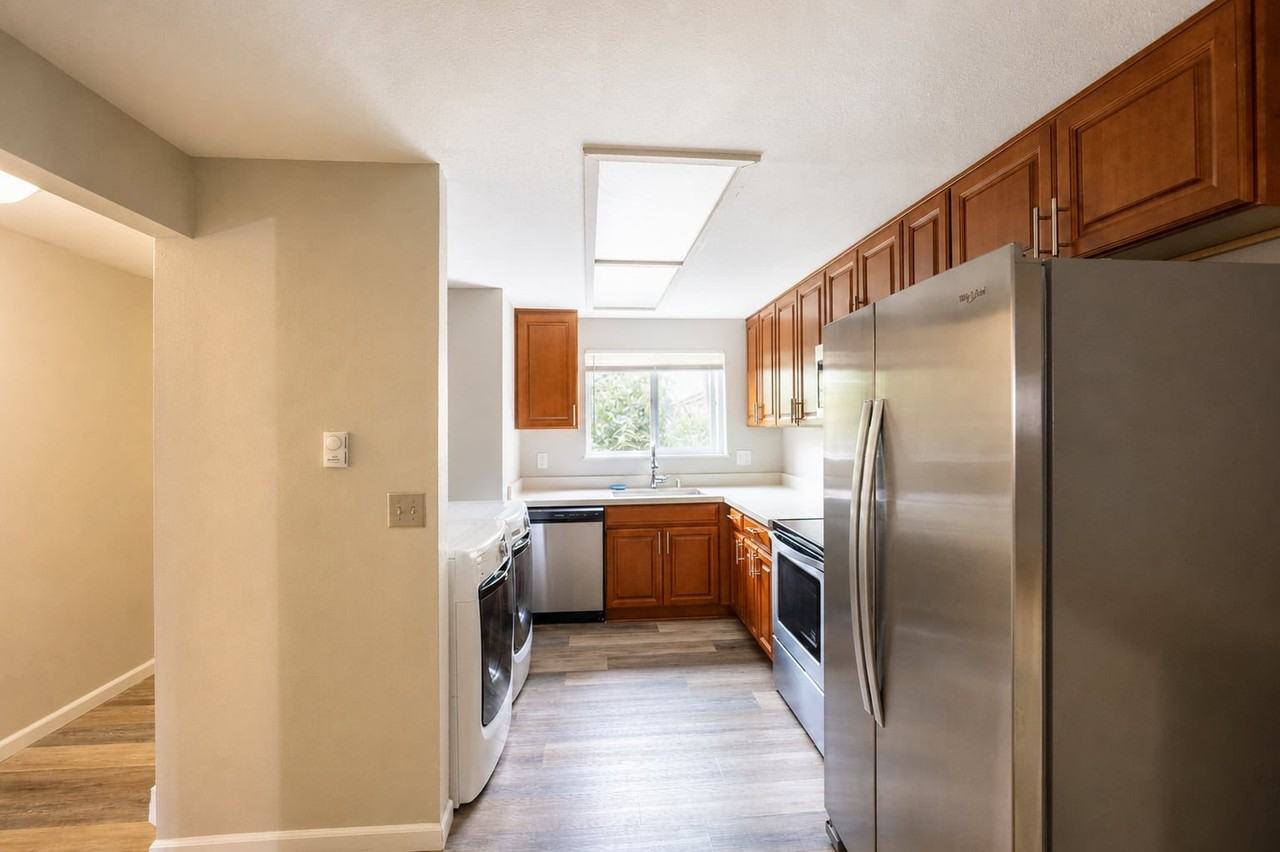 4827 S 56th St #3 - Photo 5 of 23