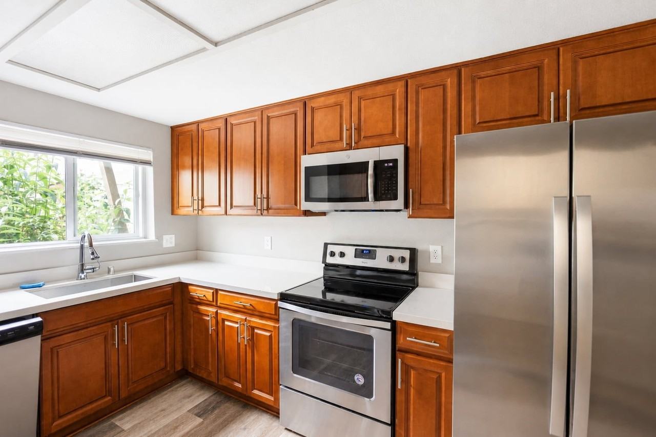 4827 S 56th St #3 - Photo 6 of 23