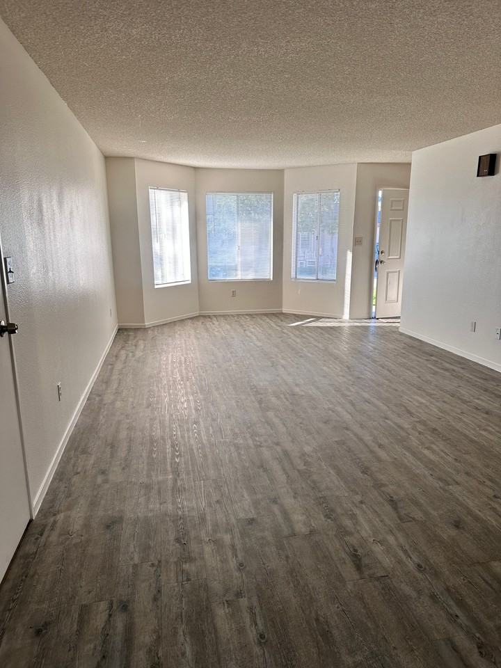 1431 Cimarron Ct #2 - Photo 3 of 10
