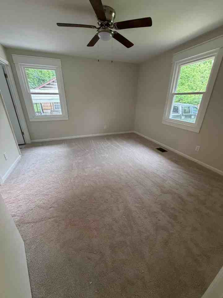 1023 Deerfoot Dr - Photo 3 of 8