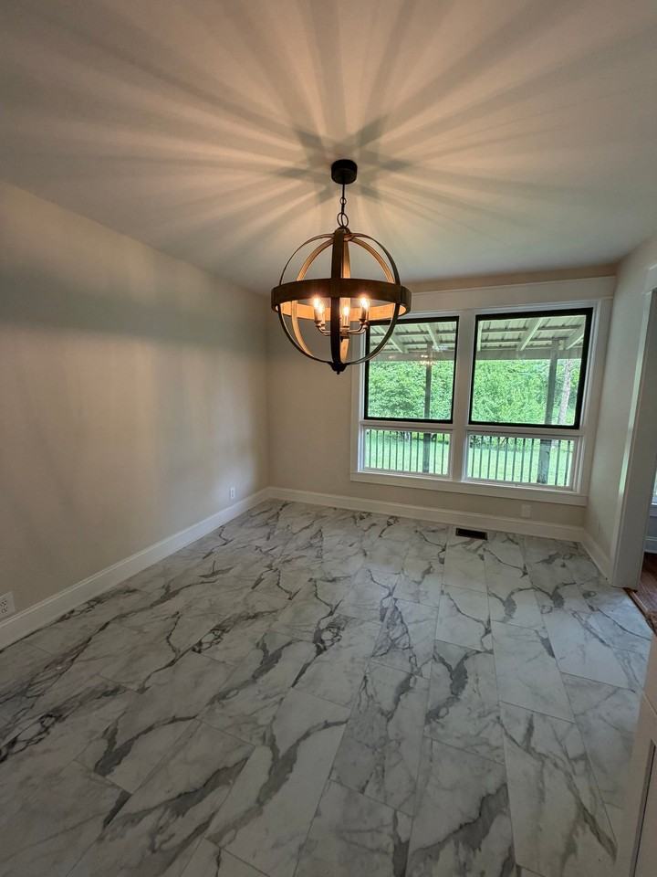 1023 Deerfoot Dr - Photo 4 of 8