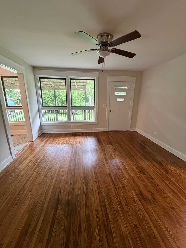 1023 Deerfoot Dr - Photo 5 of 8