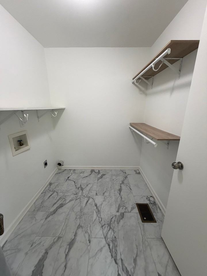 1023 Deerfoot Dr - Photo 7 of 8