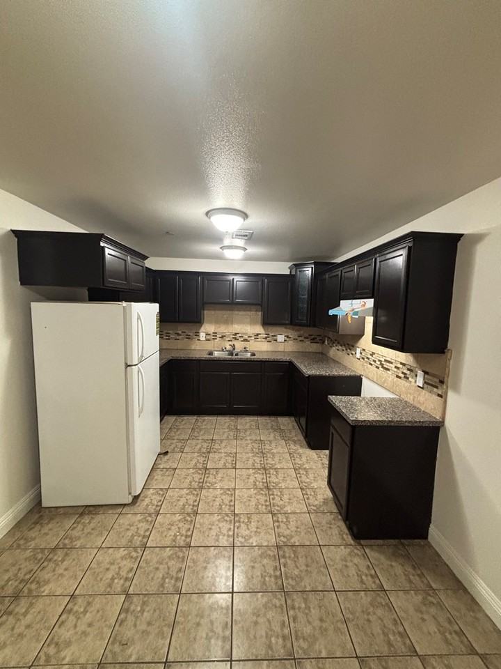 149 East 109th Place - Photo 4 of 21